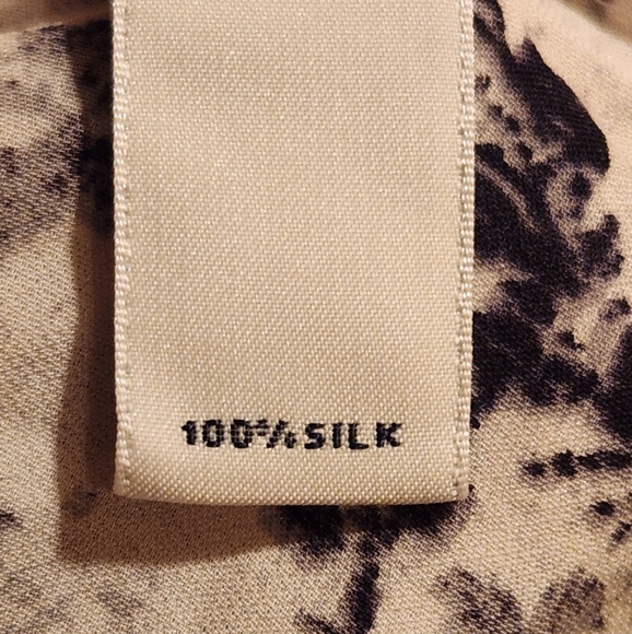 Women's Banana Republic 100% Silk Floral Blouse- Medium - Picture 6 of 6